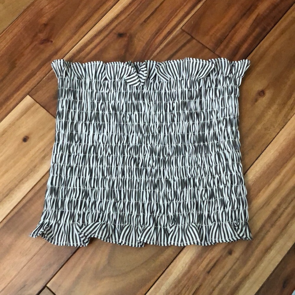 Grey and black ruffled crop top